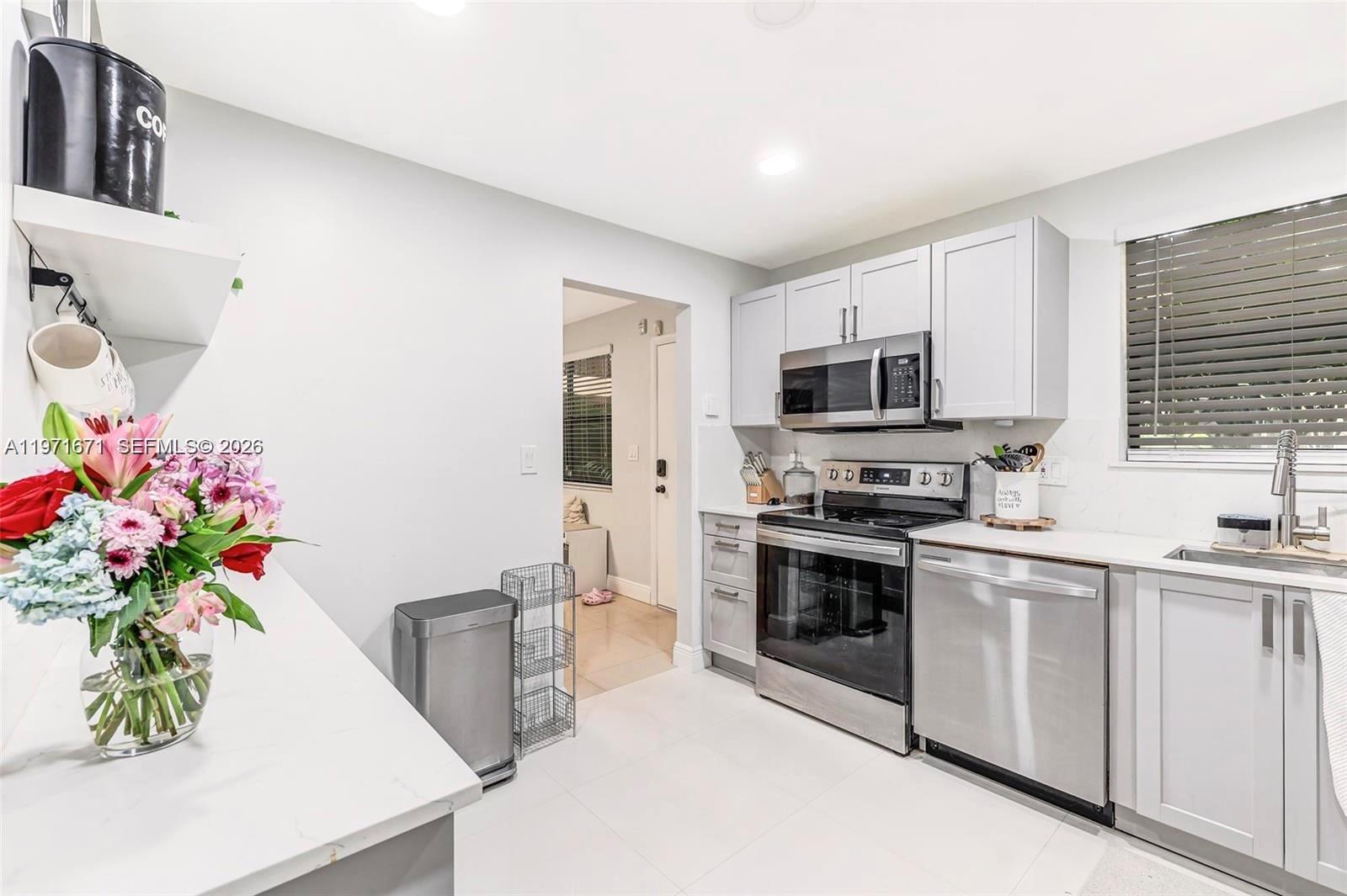 SUMMERTREE VILG CALIF CL - Residential