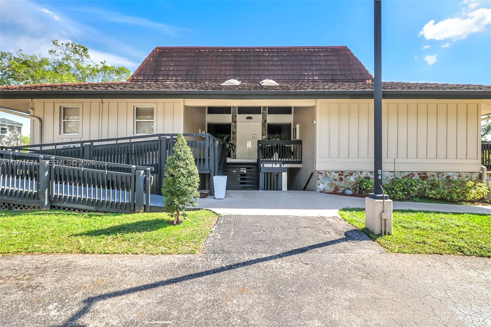 SUMMERTREE VILG CALIF CL - Residential