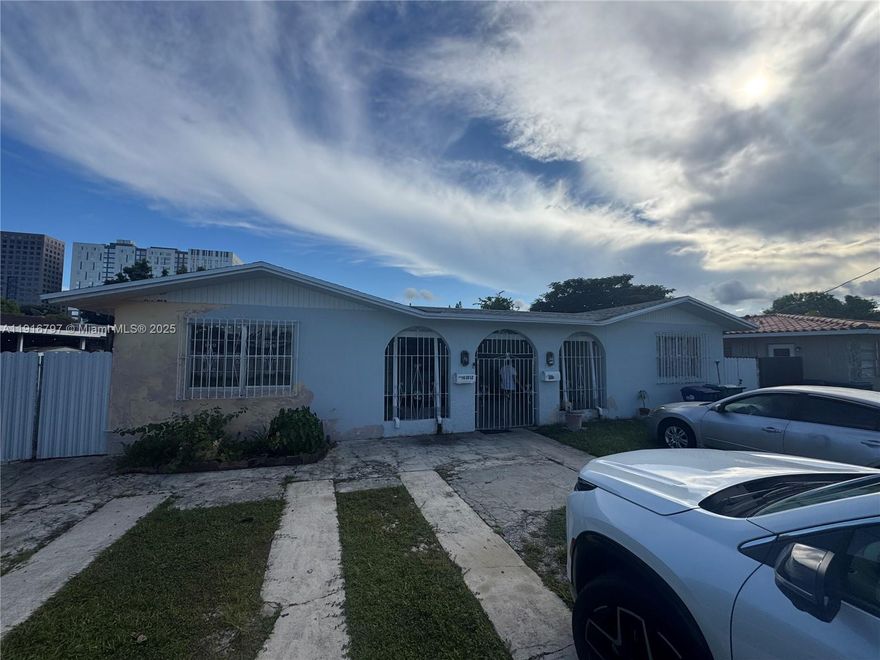 This duplex is a cant miss opportunity in the great neighborhood of sweewater. This 6 bedroom 4 bathroom property split into 2 separate units is currently occupied by a tenant on one side rented for $2,700 a month and owner occupied on the other side.