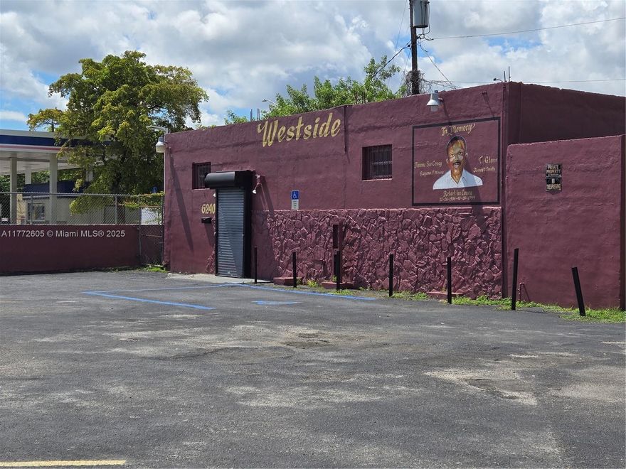 High-traffic location on a main road, surrounded by rapid new development, offering excellent visibility and growth potential. Lots of option to have a business in this booming area.