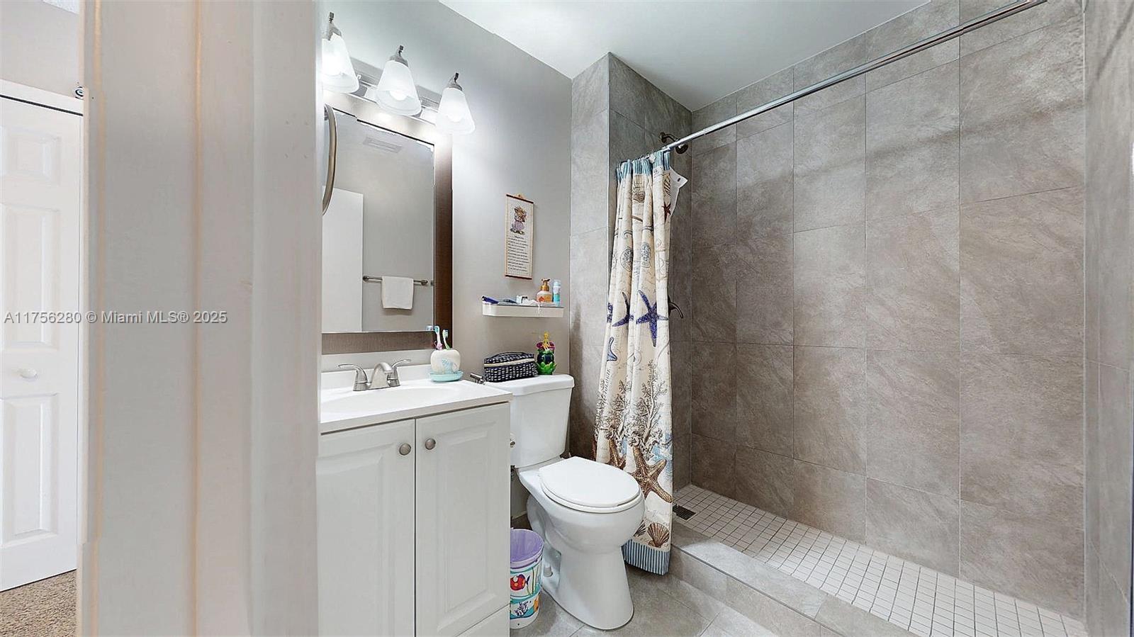 LAMBIANCE TOWNHOMES KENDA - Residential