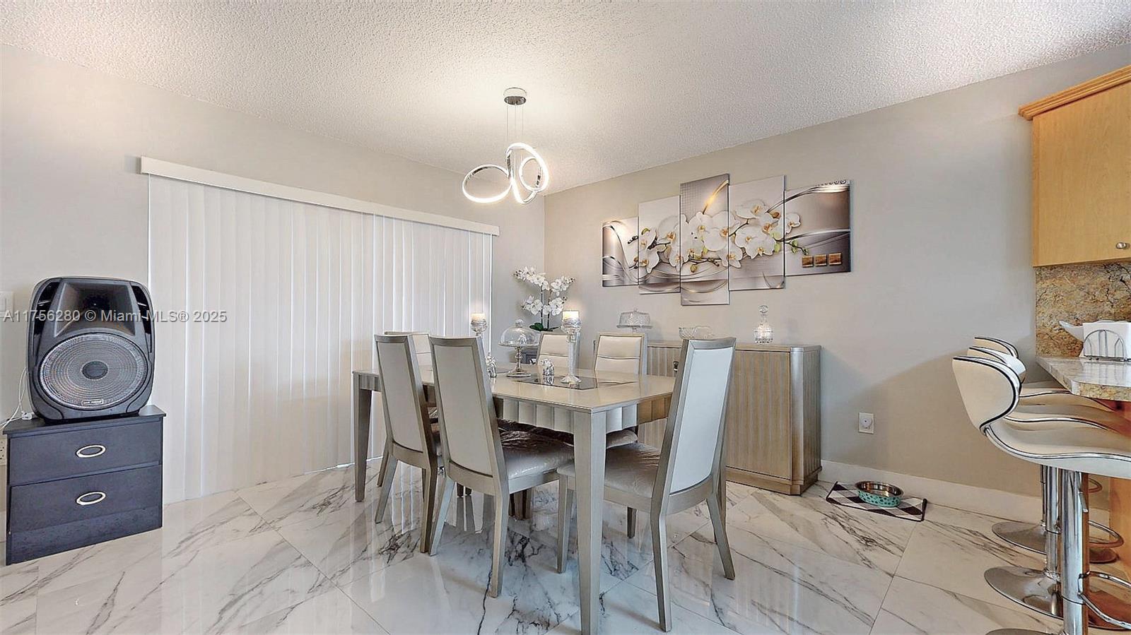 LAMBIANCE TOWNHOMES KENDA - Residential