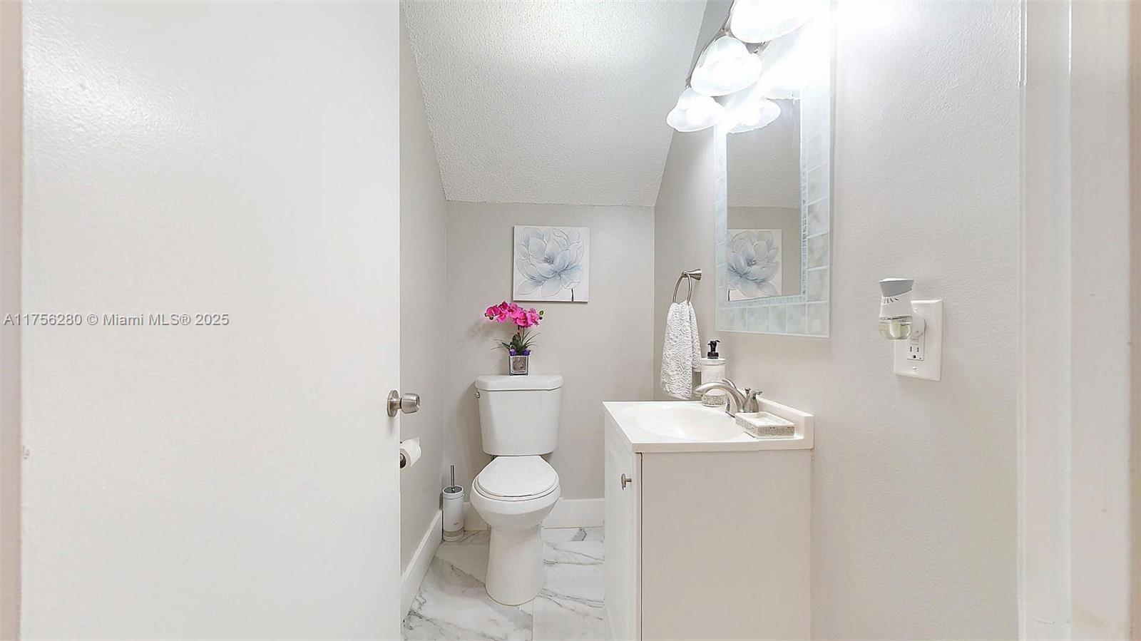 LAMBIANCE TOWNHOMES KENDA - Residential