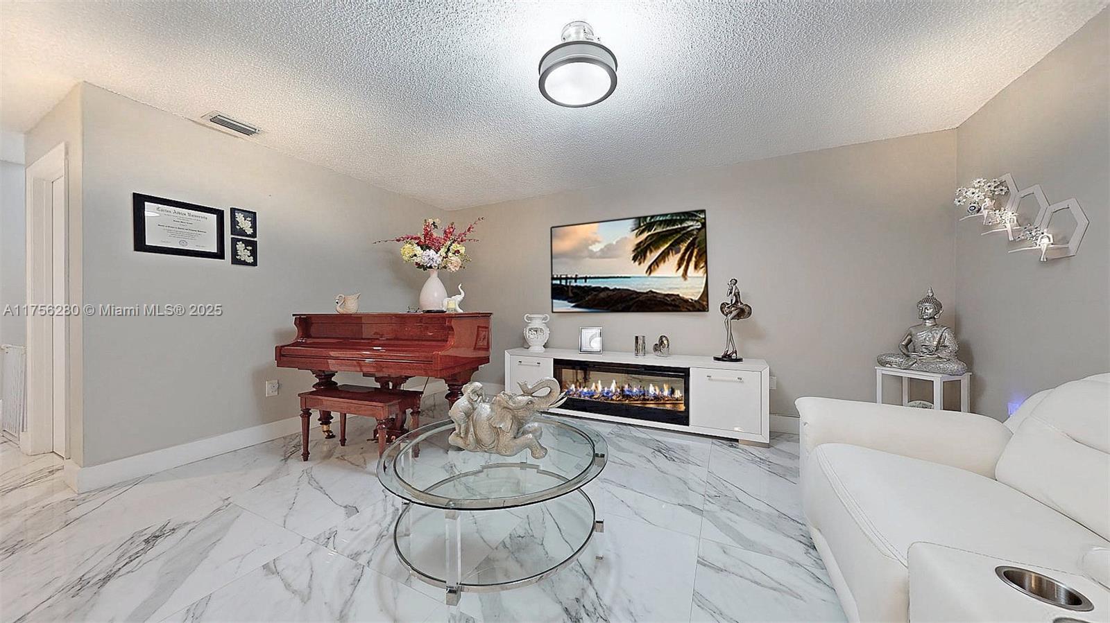 LAMBIANCE TOWNHOMES KENDA - Residential