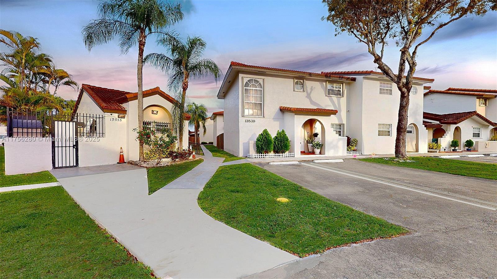 LAMBIANCE TOWNHOMES KENDA - Residential