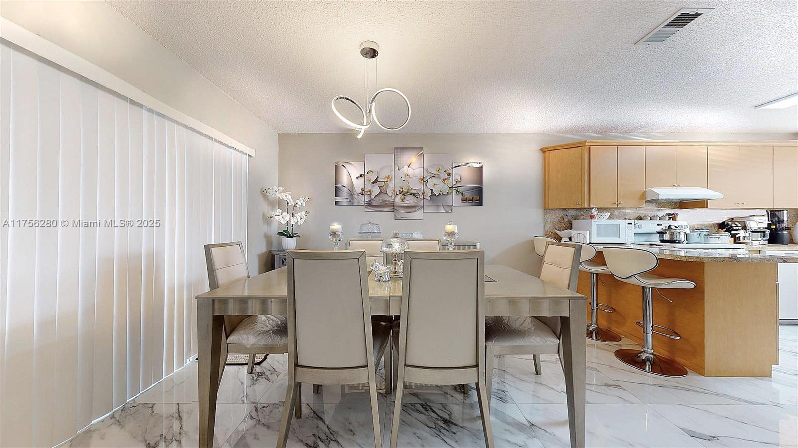 LAMBIANCE TOWNHOMES KENDA - Residential