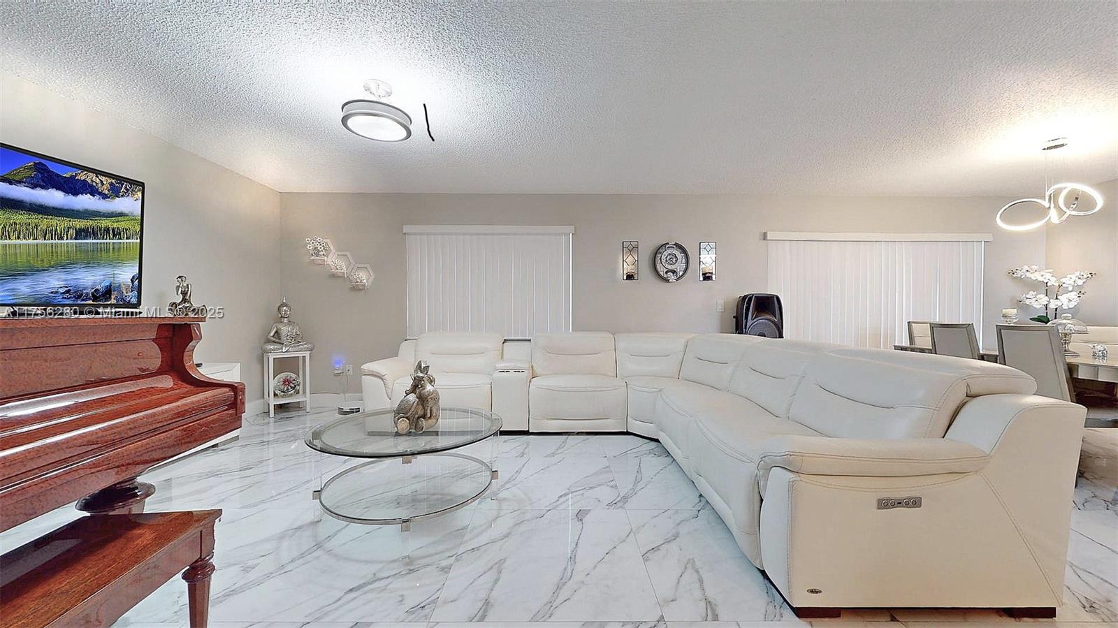 LAMBIANCE TOWNHOMES KENDA - Residential