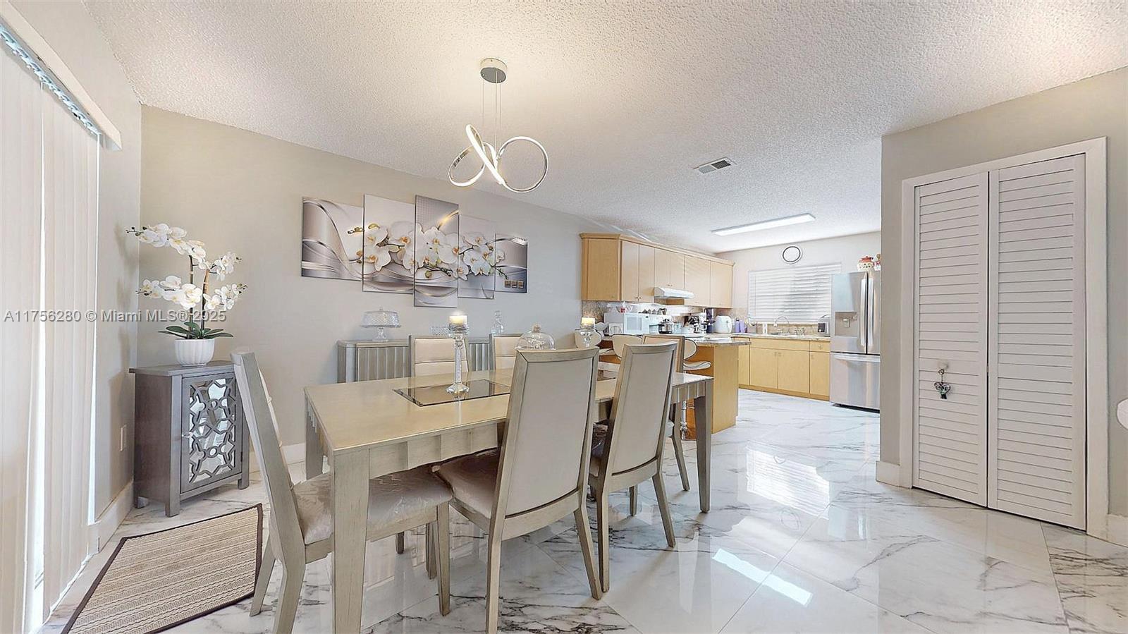 LAMBIANCE TOWNHOMES KENDA - Residential