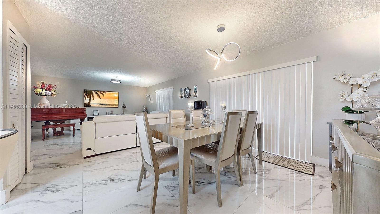 LAMBIANCE TOWNHOMES KENDA - Residential
