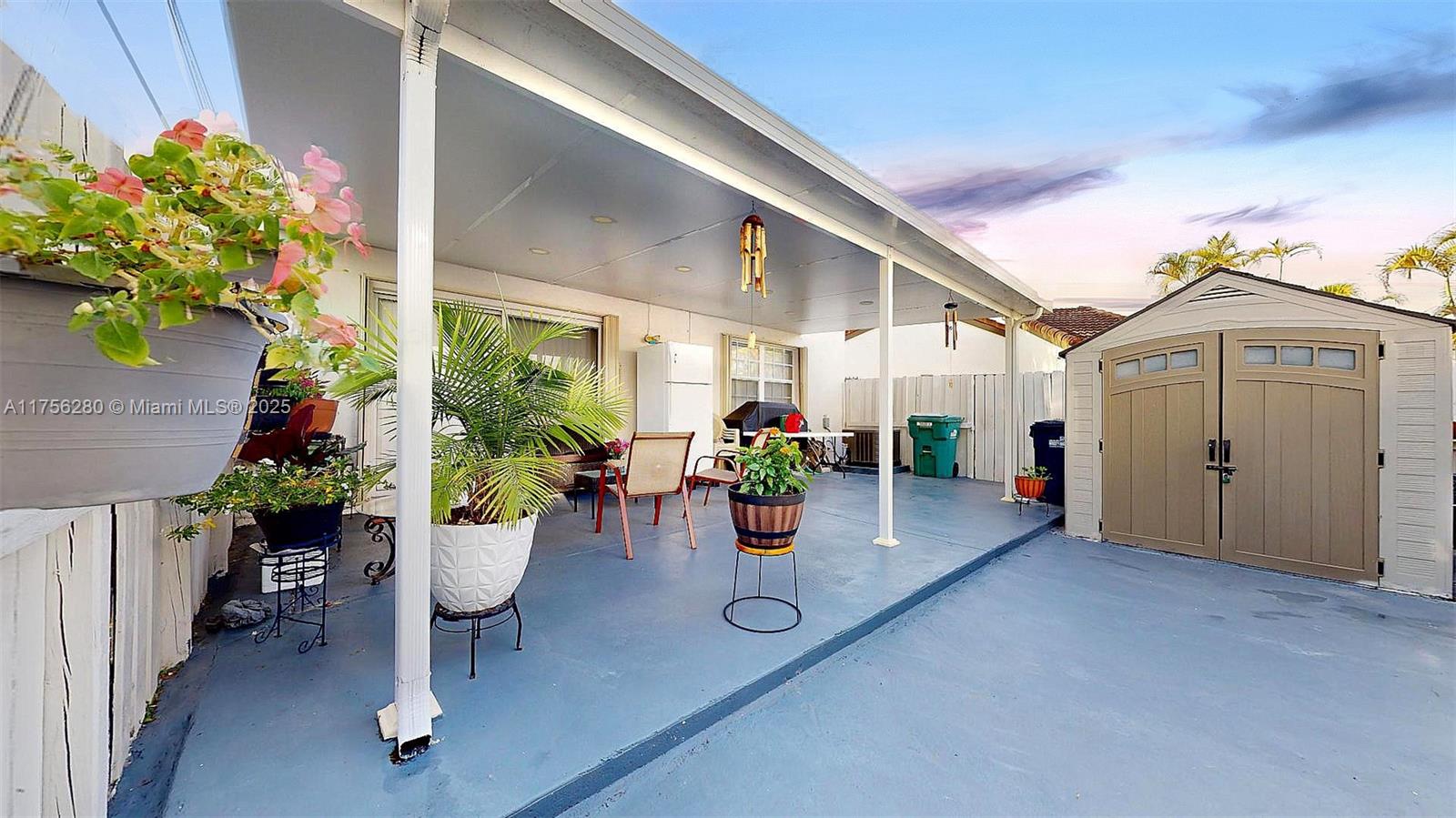 LAMBIANCE TOWNHOMES KENDA - Residential