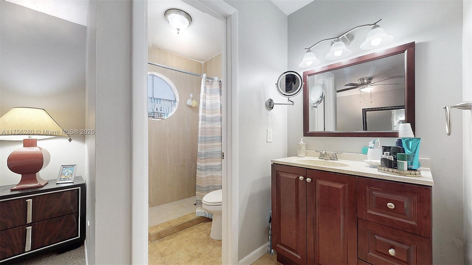 LAMBIANCE TOWNHOMES KENDA - Residential