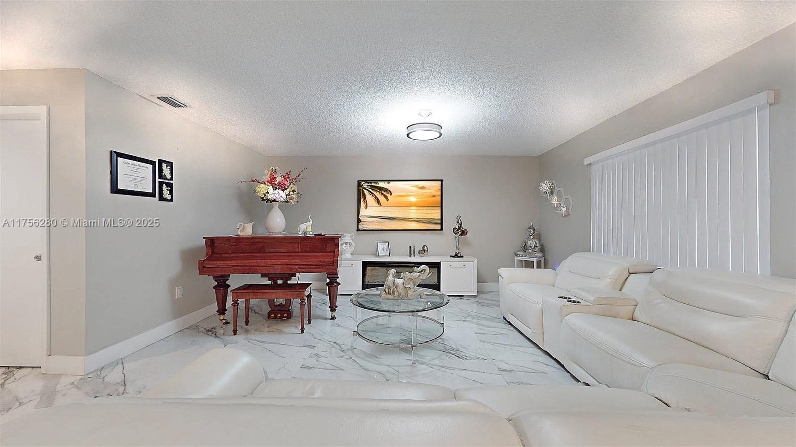 LAMBIANCE TOWNHOMES KENDA - Residential