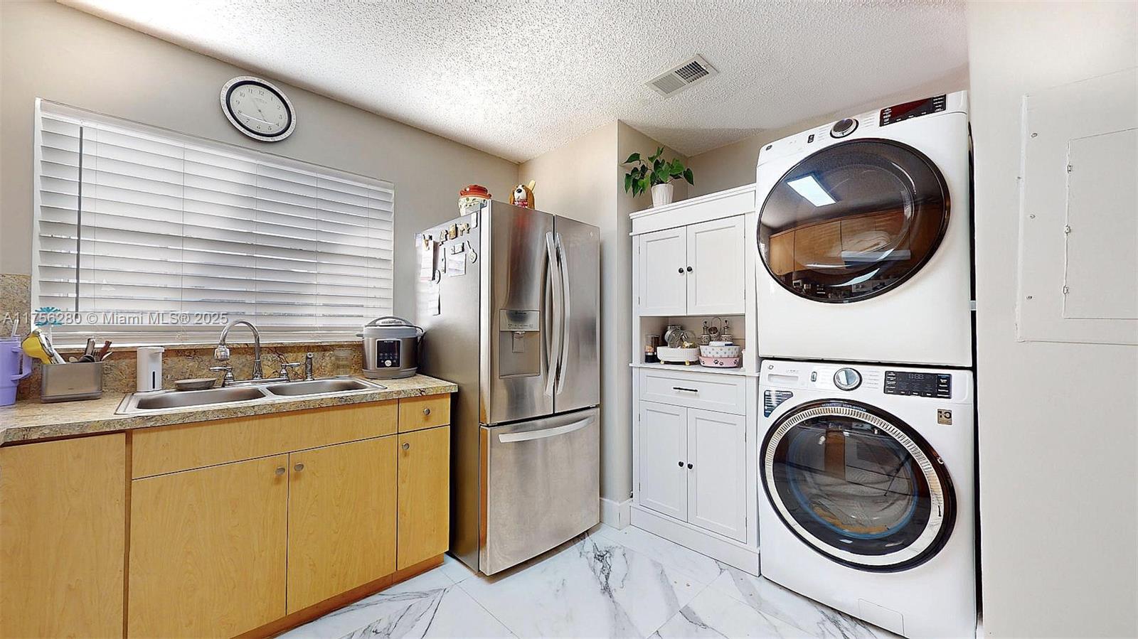 LAMBIANCE TOWNHOMES KENDA - Residential