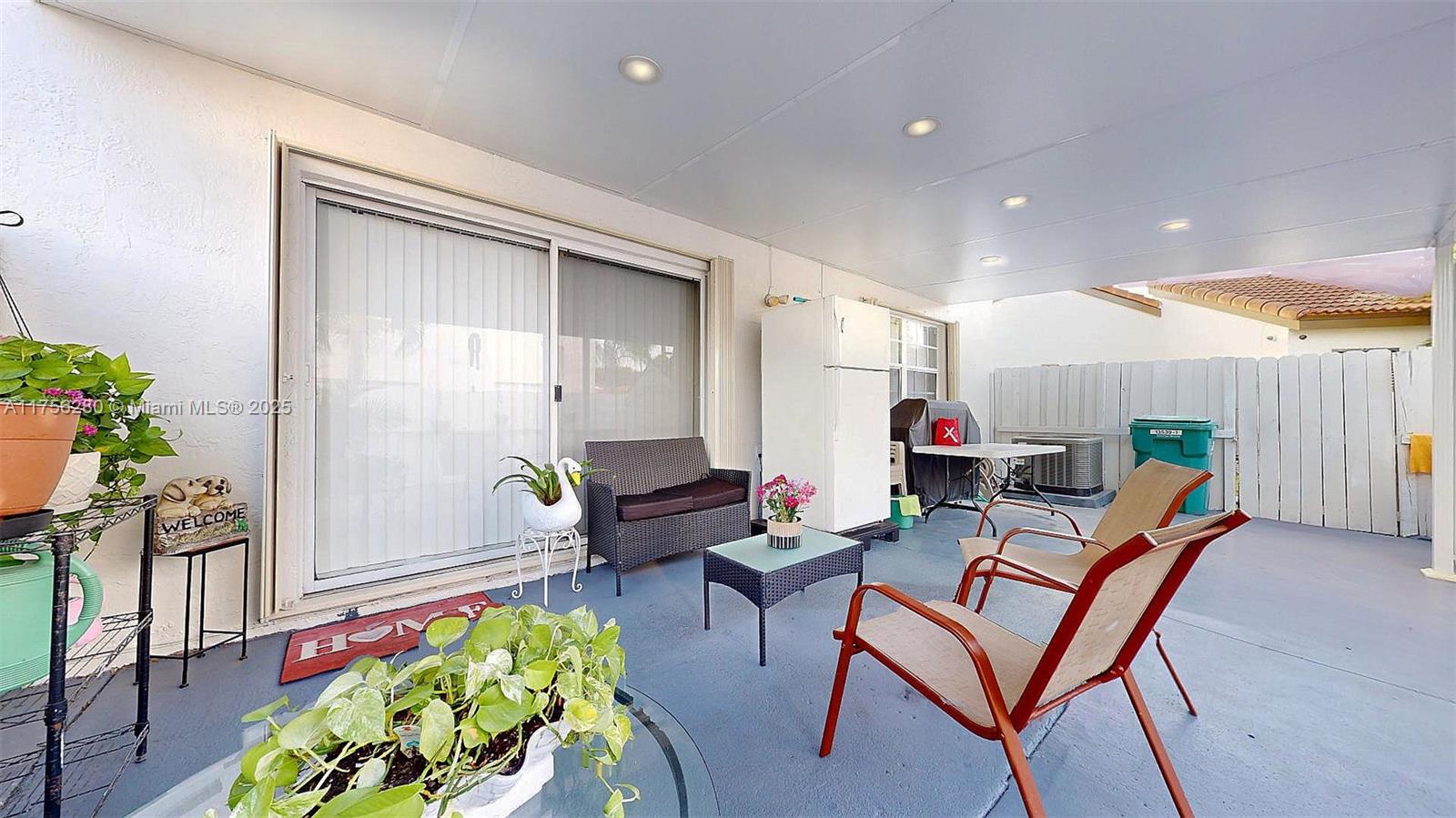 LAMBIANCE TOWNHOMES KENDA - Residential