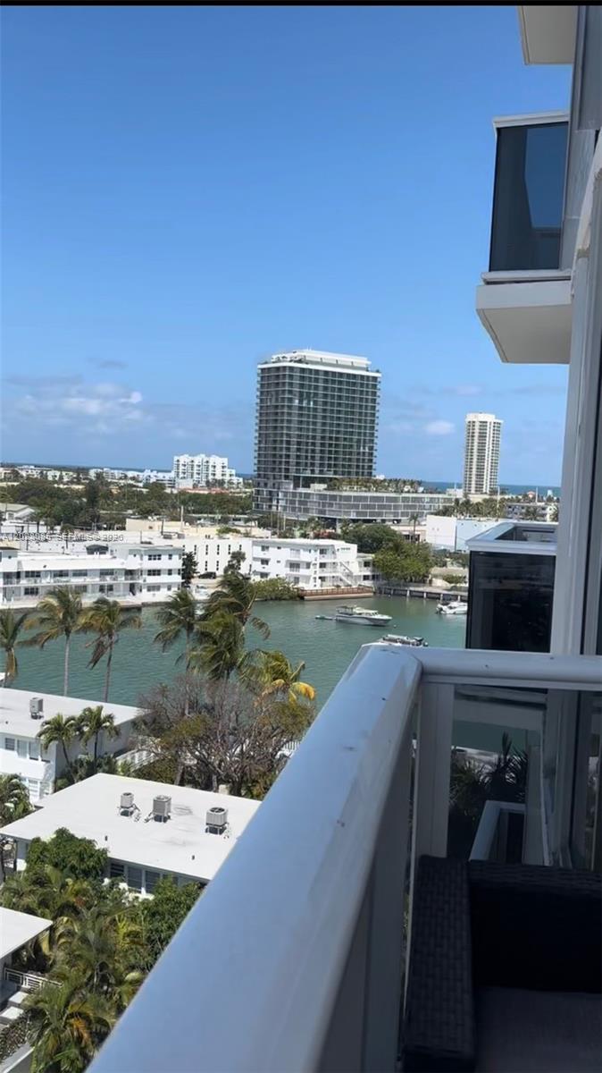 900 Bay Dr 811