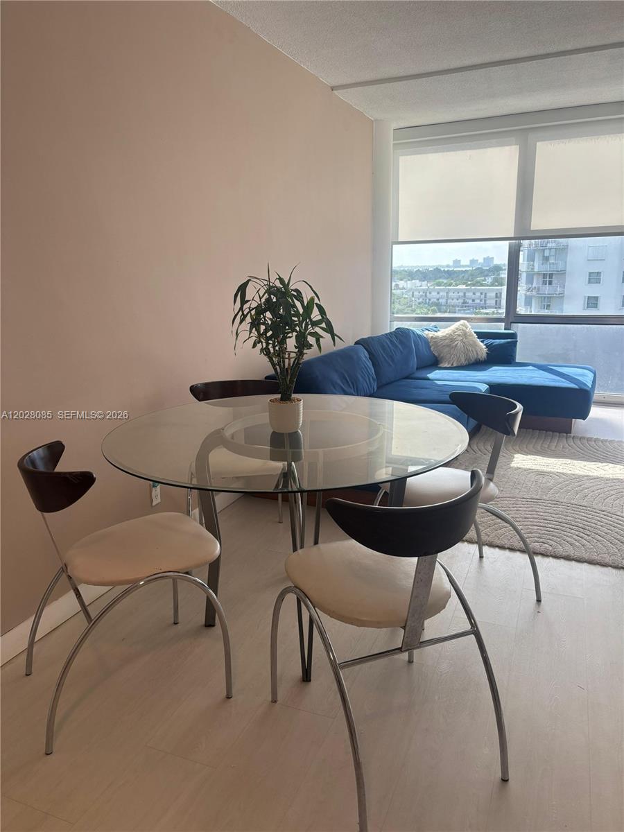 900 Bay Dr 811