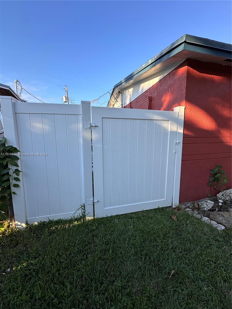 POMPANO PARK SEC 3 - Residential Lease