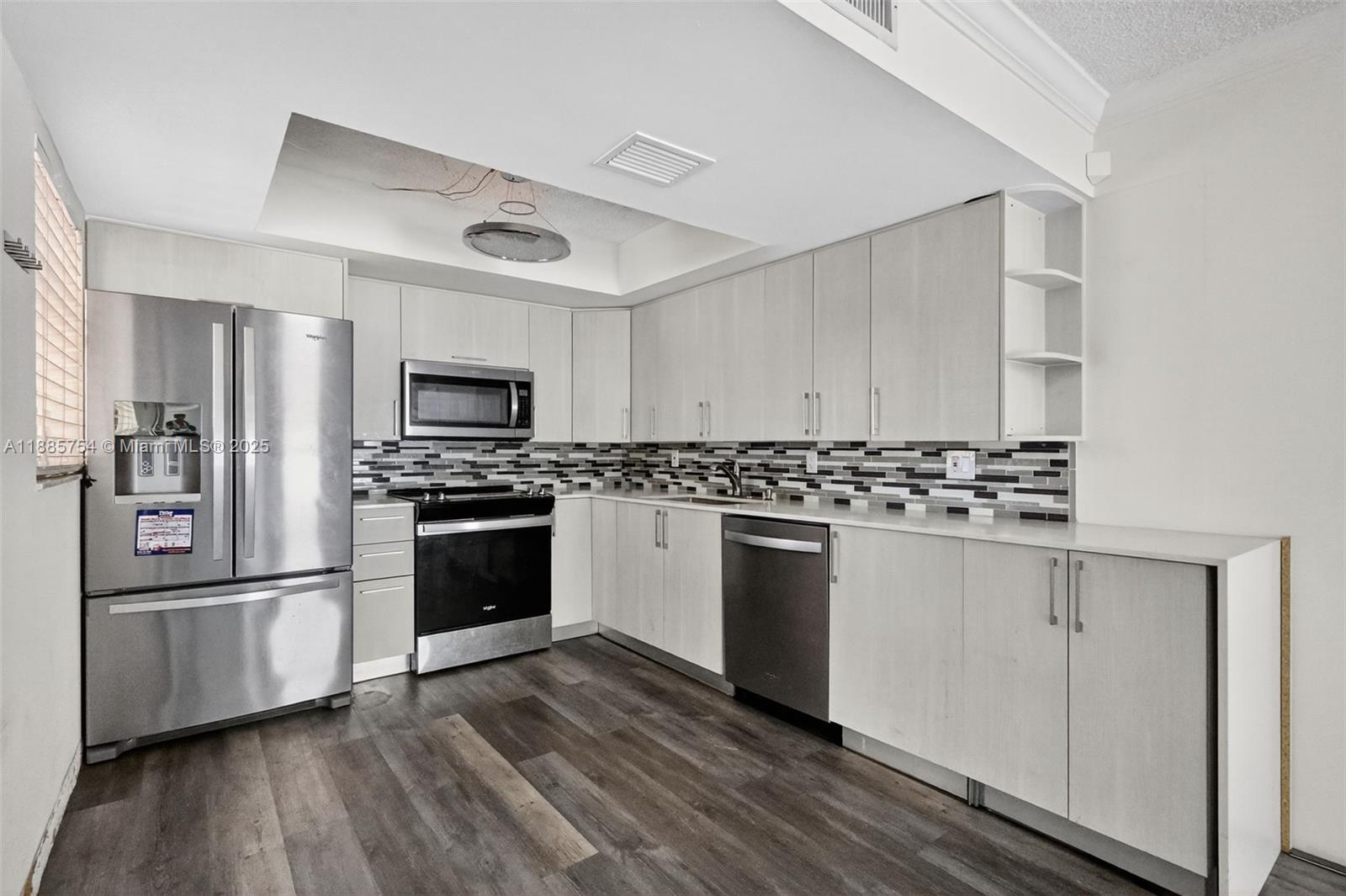 TERRANOVA CONDO #3 - Residential