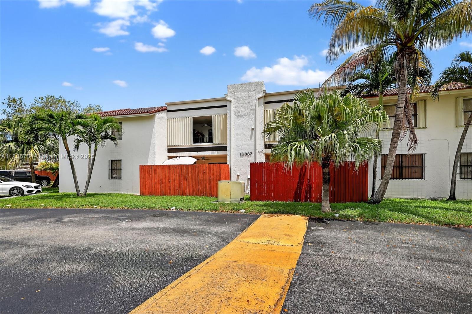 TERRANOVA CONDO #3 - Residential