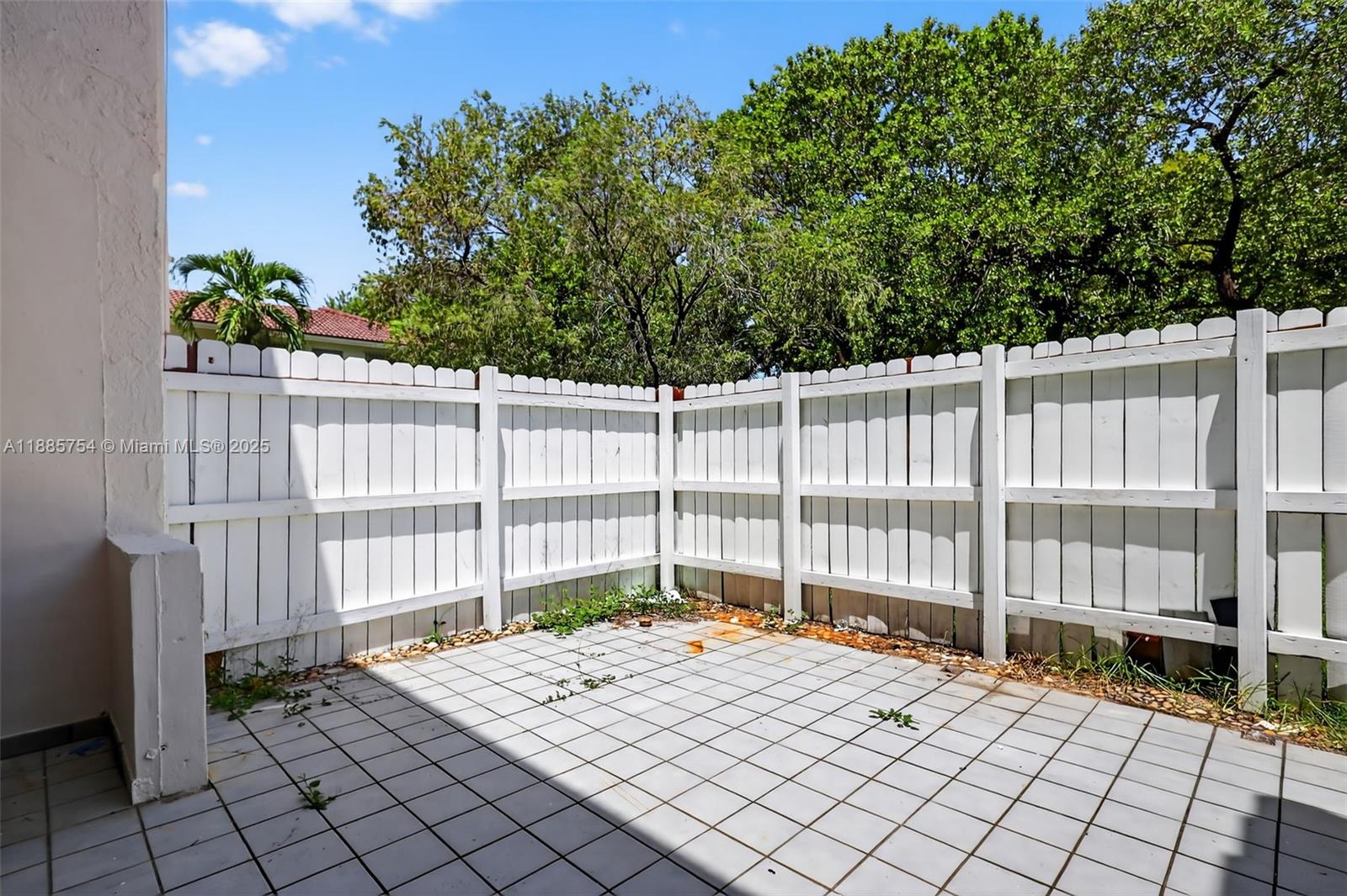 TERRANOVA CONDO #3 - Residential