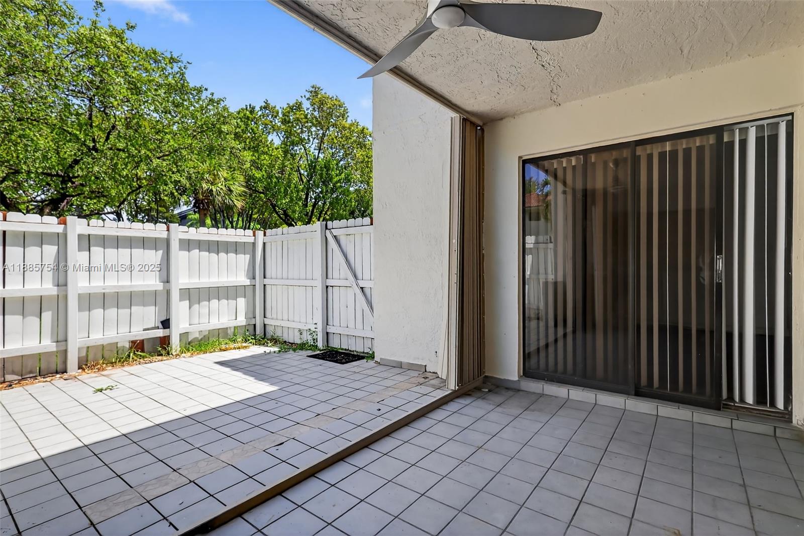 TERRANOVA CONDO #3 - Residential