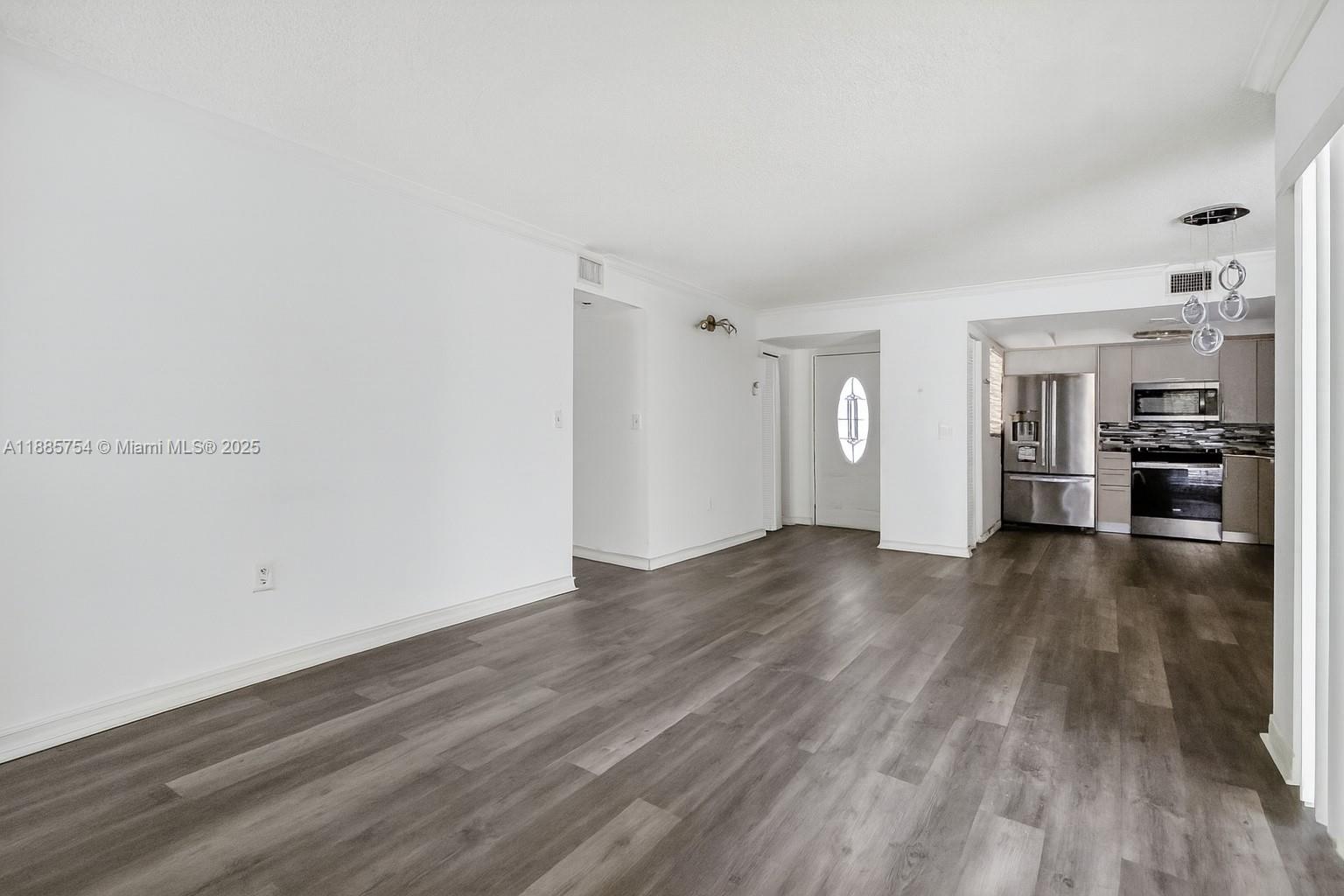 TERRANOVA CONDO #3 - Residential