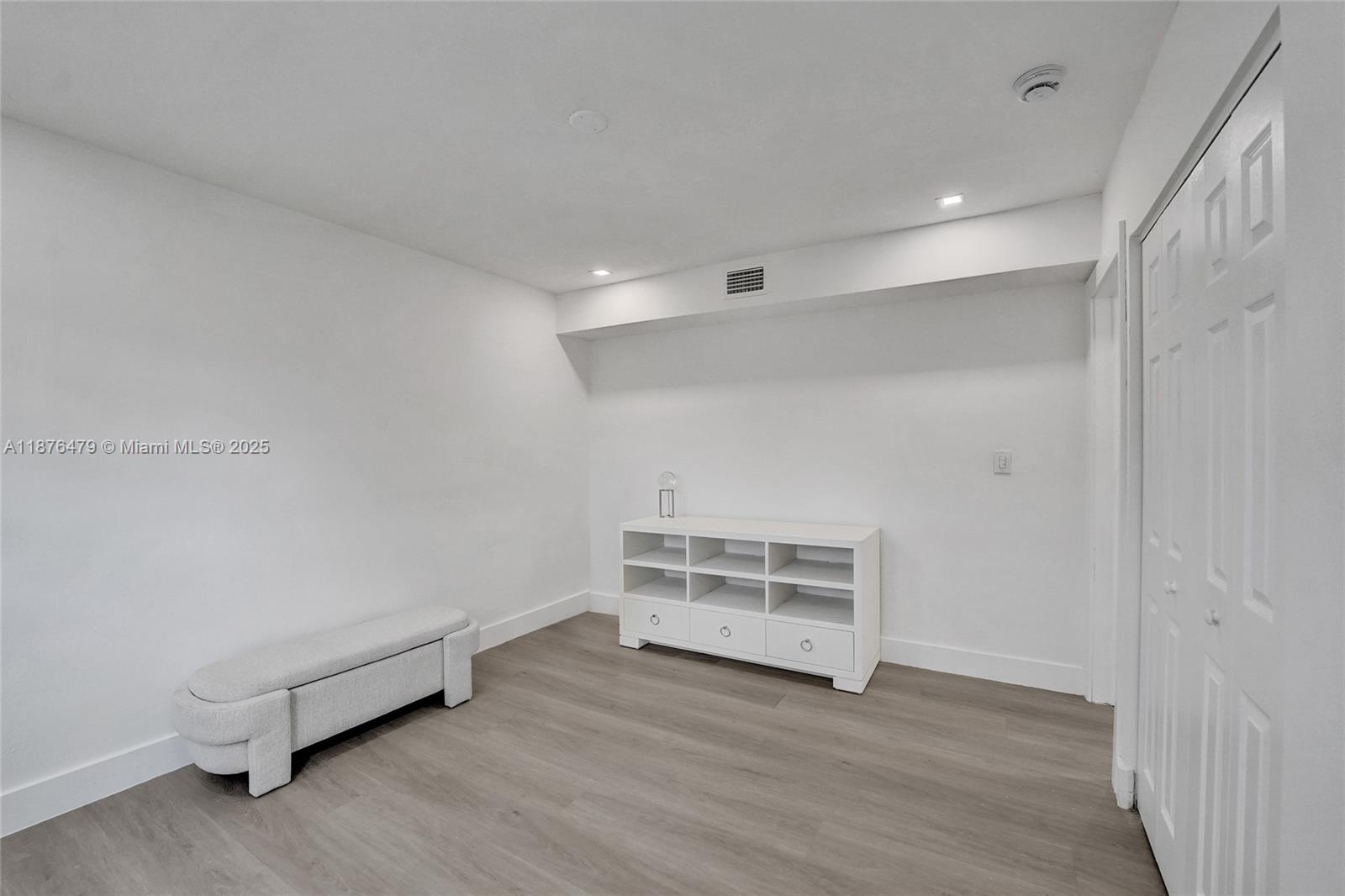 HOLLYWOOD HOMESITES SECON - Residential