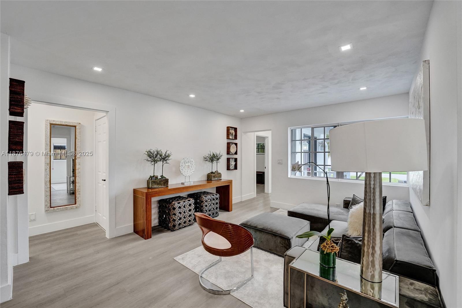 HOLLYWOOD HOMESITES SECON - Residential