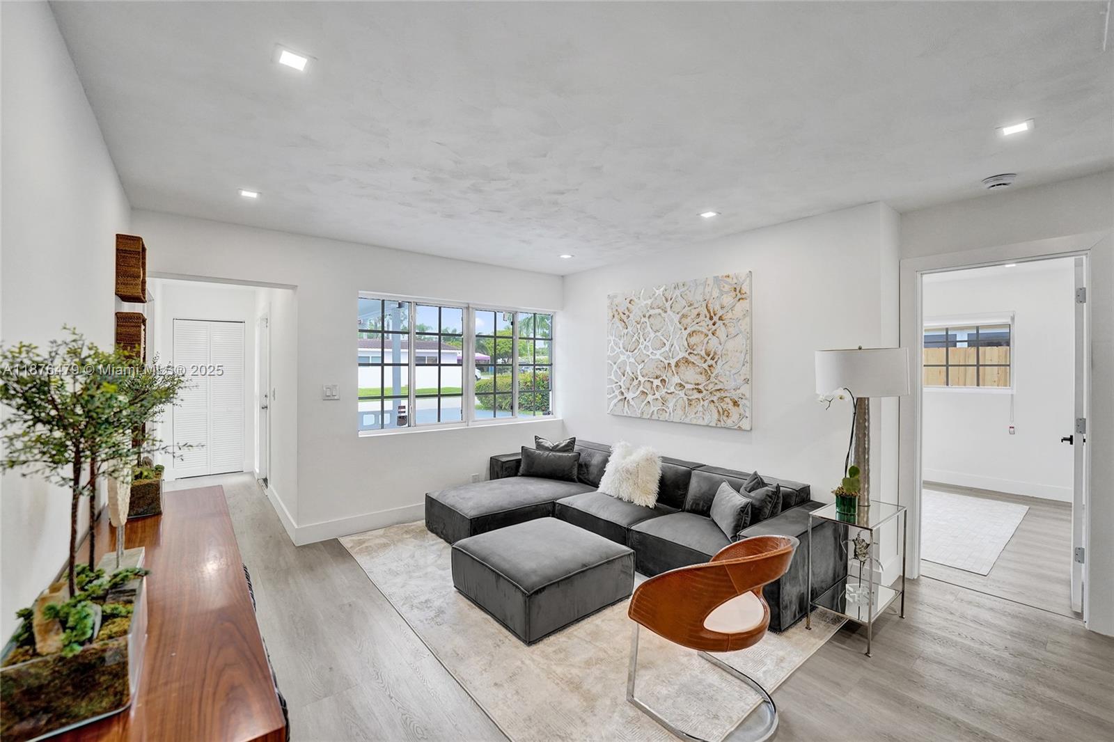 HOLLYWOOD HOMESITES SECON - Residential