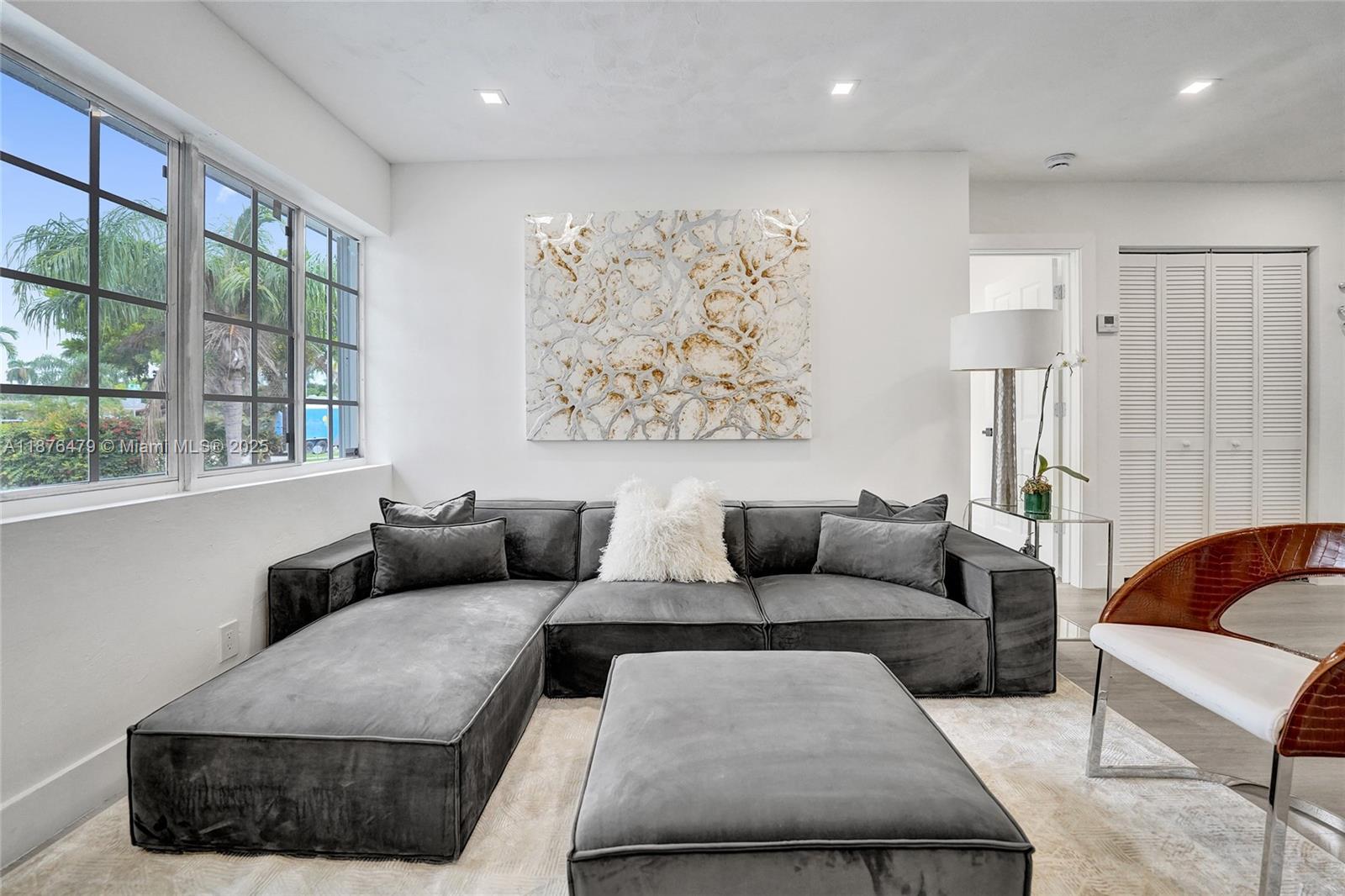 HOLLYWOOD HOMESITES SECON - Residential