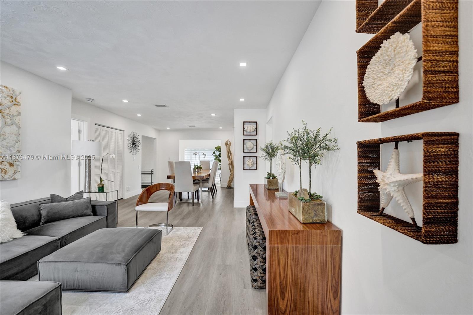 HOLLYWOOD HOMESITES SECON - Residential