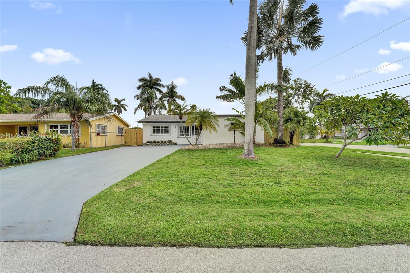 HOLLYWOOD HOMESITES SECON - Residential