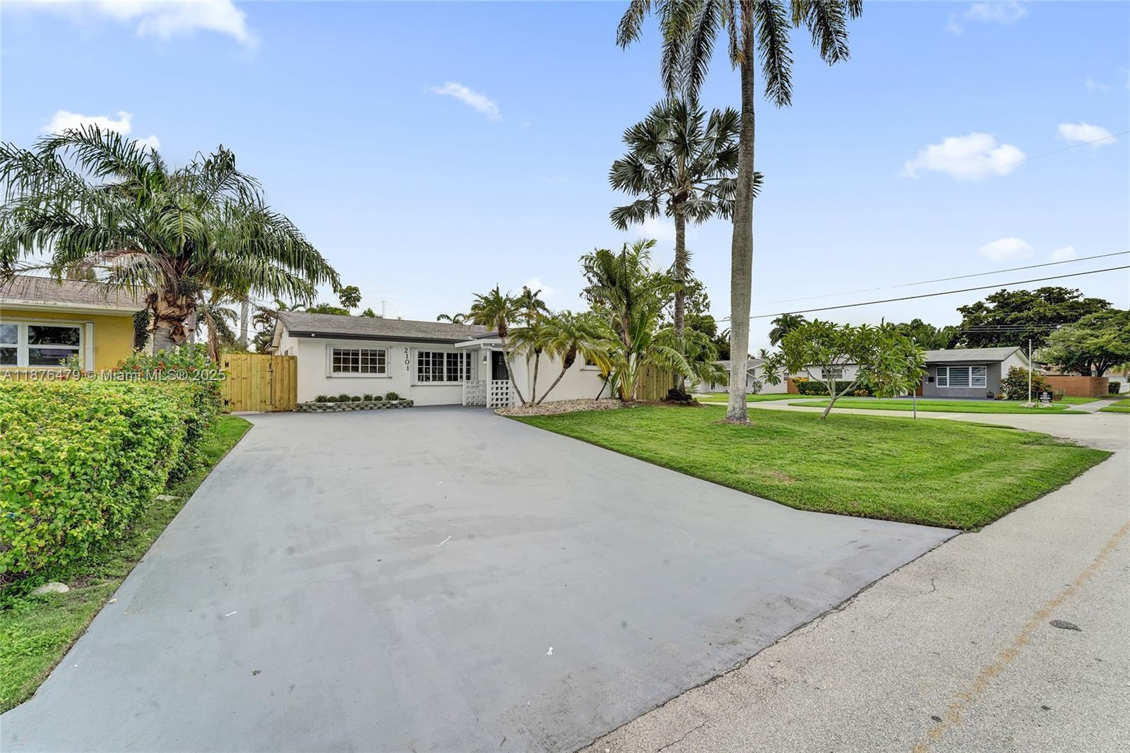 HOLLYWOOD HOMESITES SECON - Residential