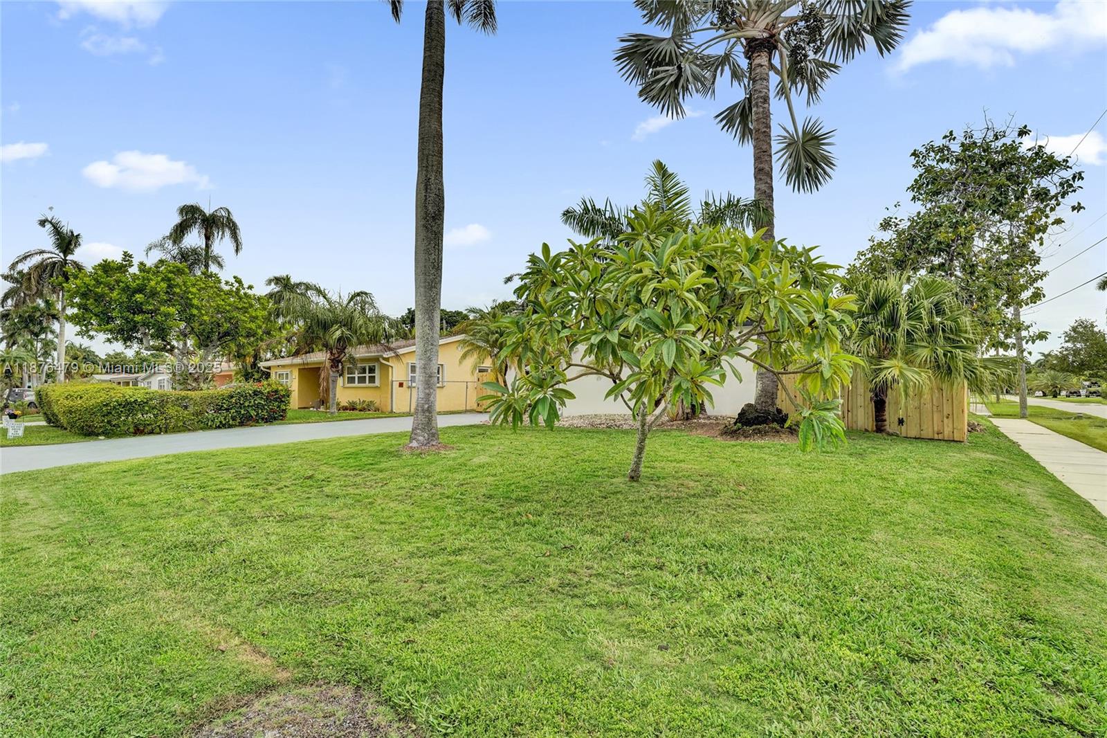 HOLLYWOOD HOMESITES SECON - Residential