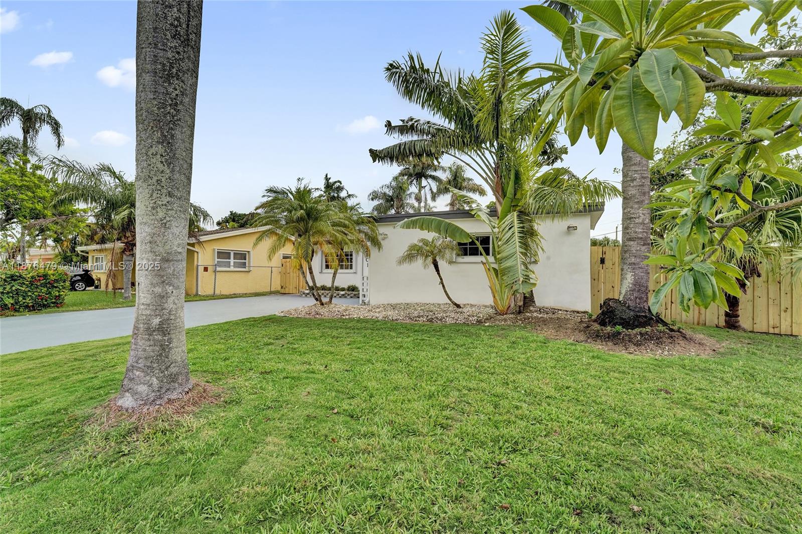 HOLLYWOOD HOMESITES SECON - Residential