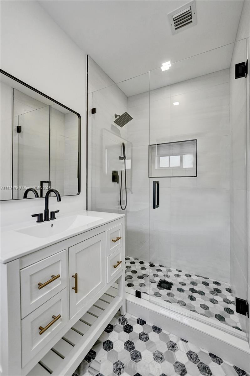 HOLLYWOOD HOMESITES SECON - Residential