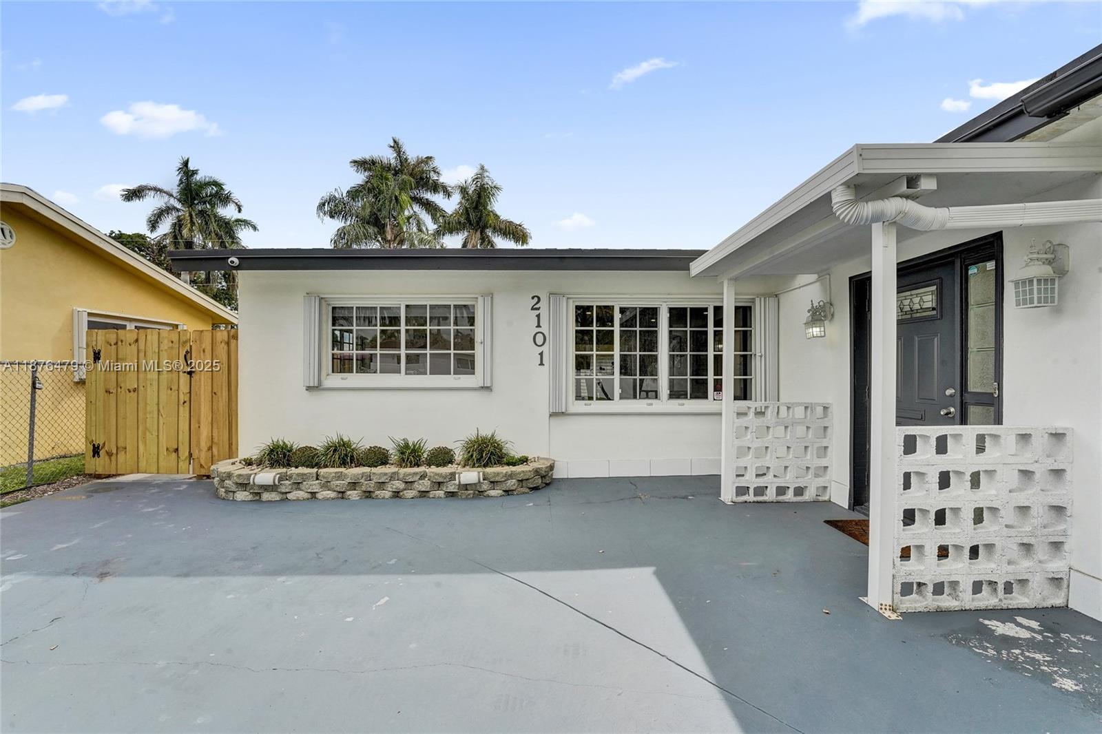 HOLLYWOOD HOMESITES SECON - Residential