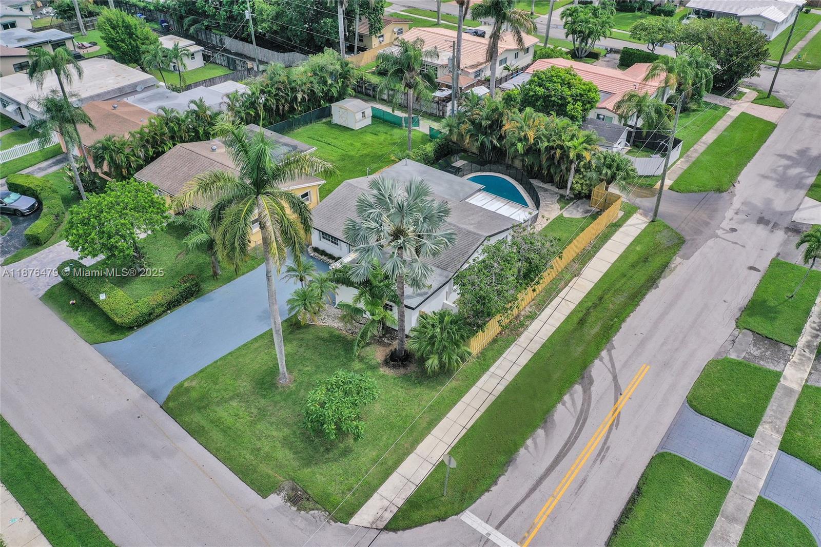 HOLLYWOOD HOMESITES SECON - Residential