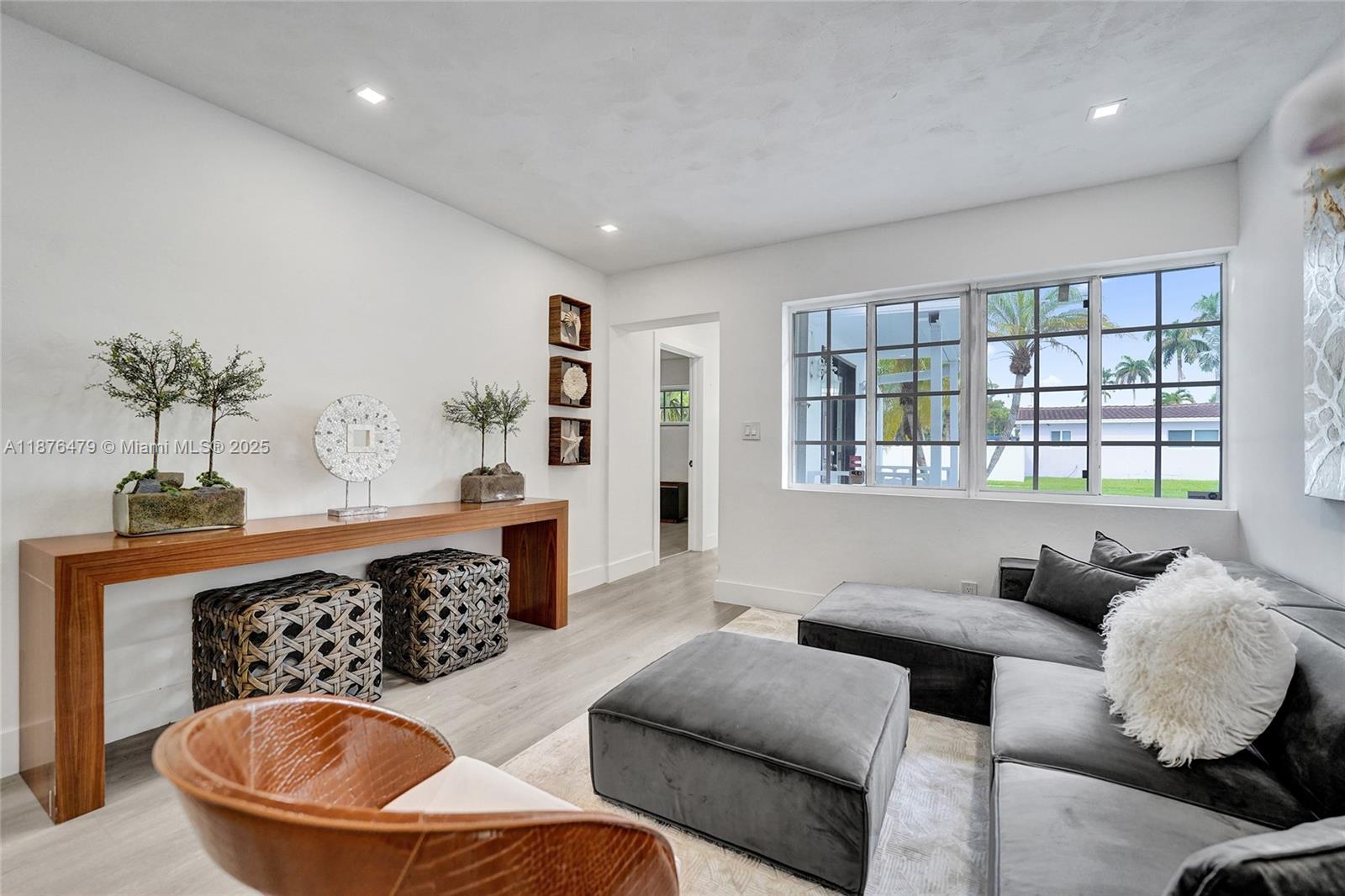 HOLLYWOOD HOMESITES SECON - Residential