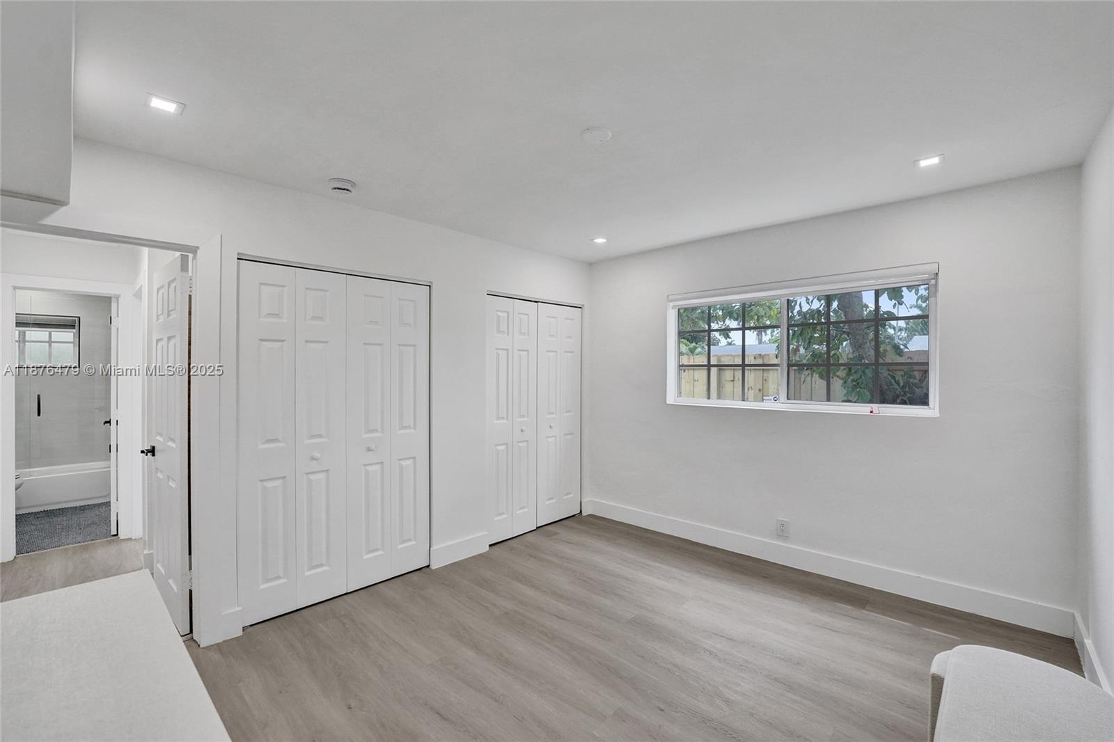 HOLLYWOOD HOMESITES SECON - Residential