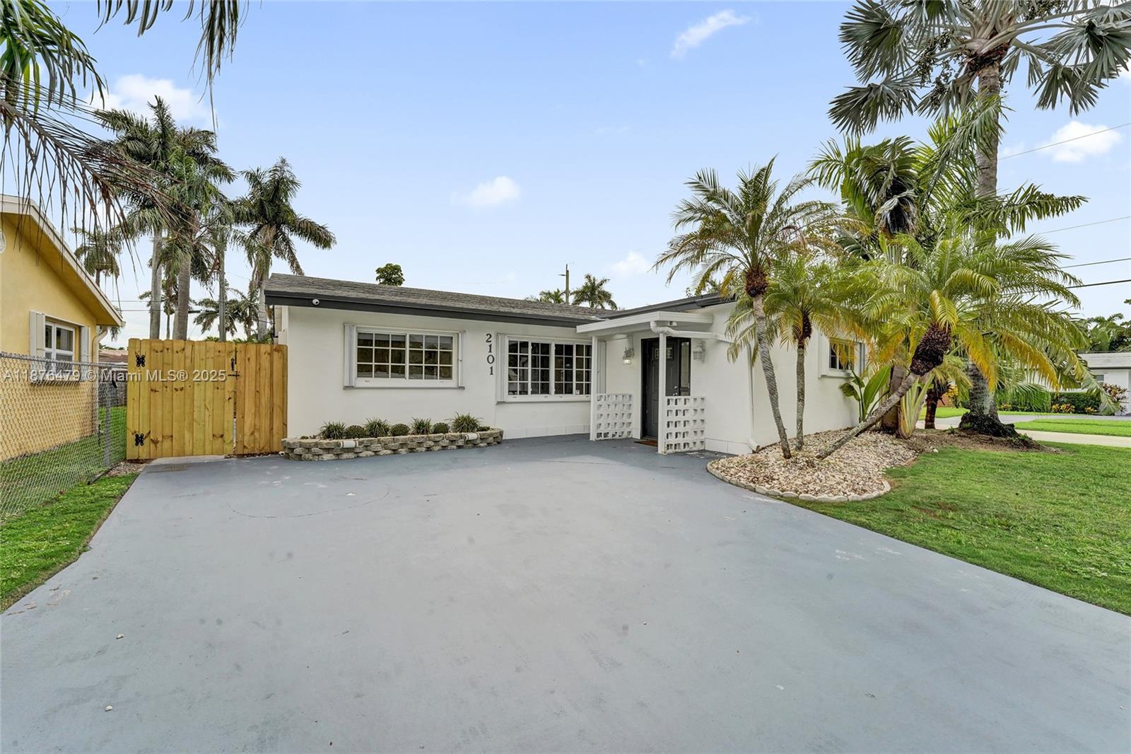 HOLLYWOOD HOMESITES SECON - Residential