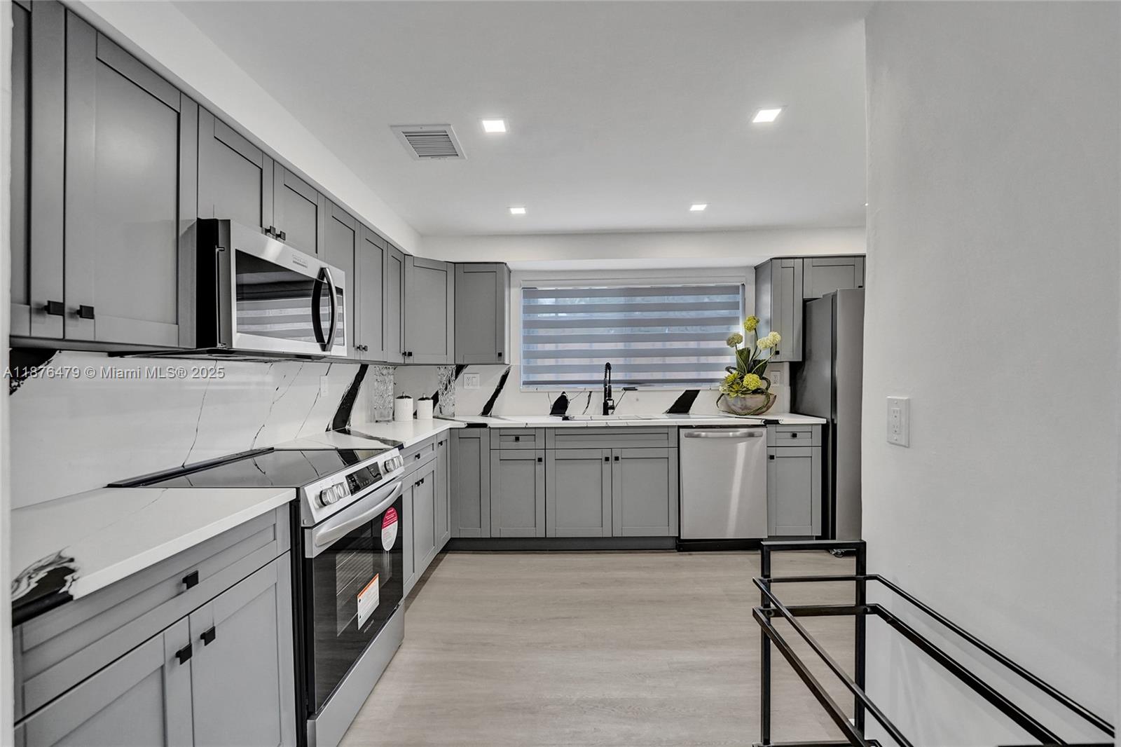 HOLLYWOOD HOMESITES SECON - Residential