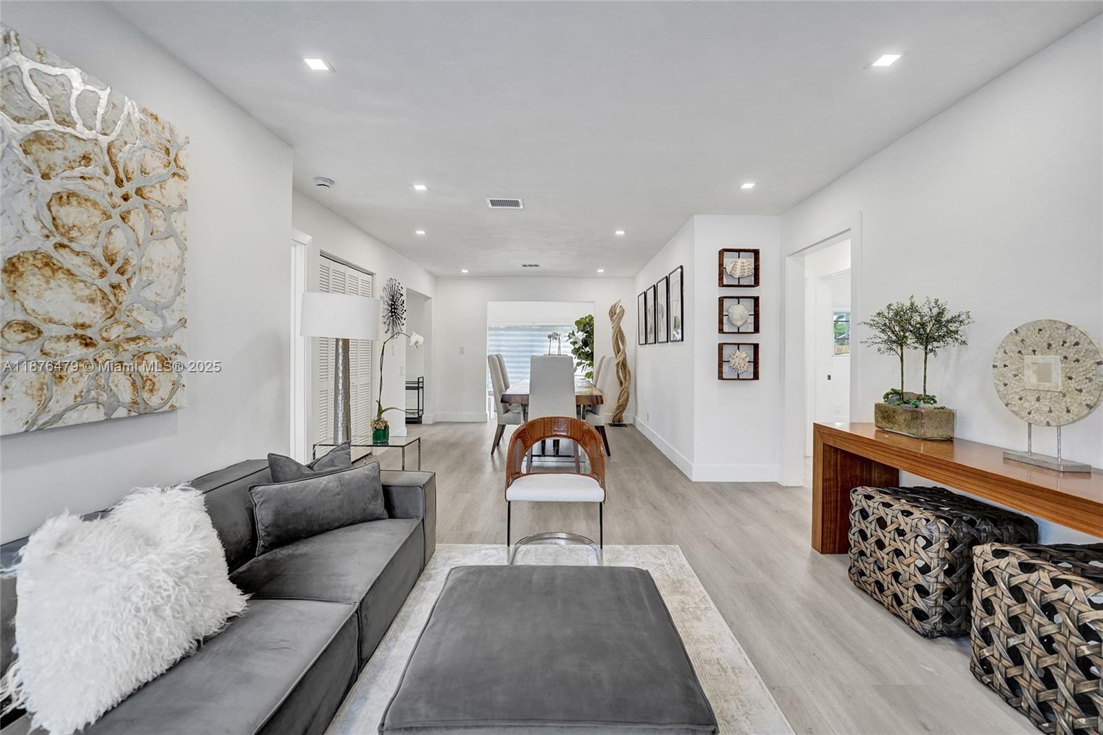 HOLLYWOOD HOMESITES SECON - Residential