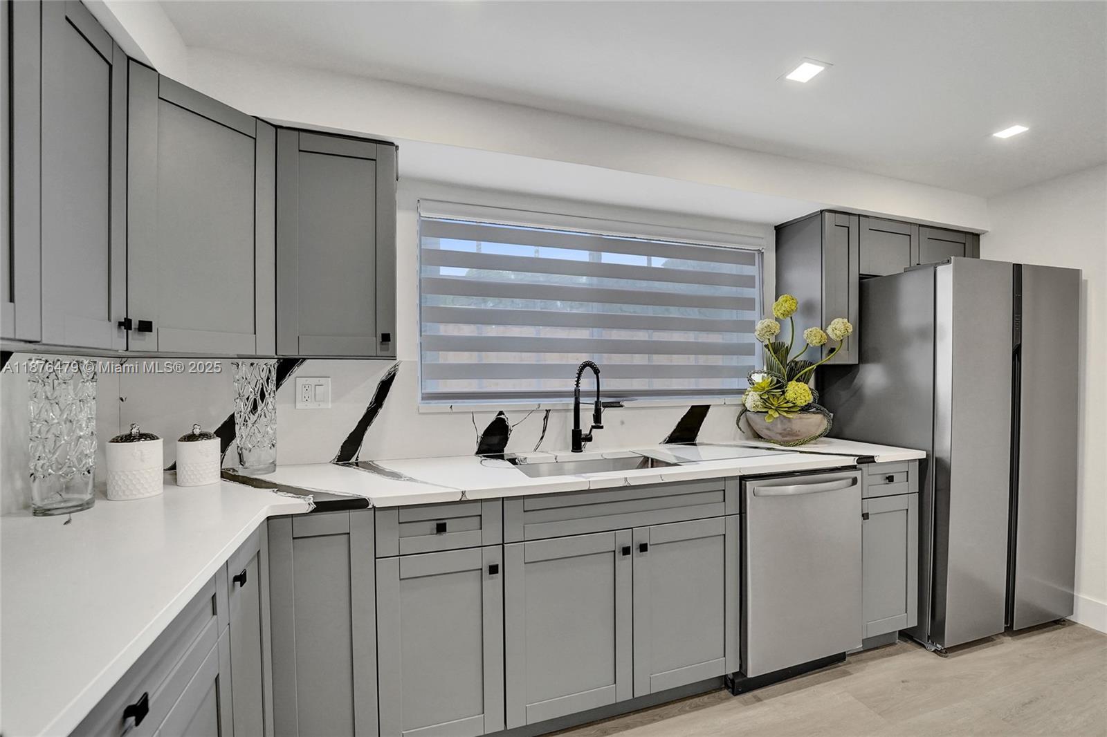 HOLLYWOOD HOMESITES SECON - Residential