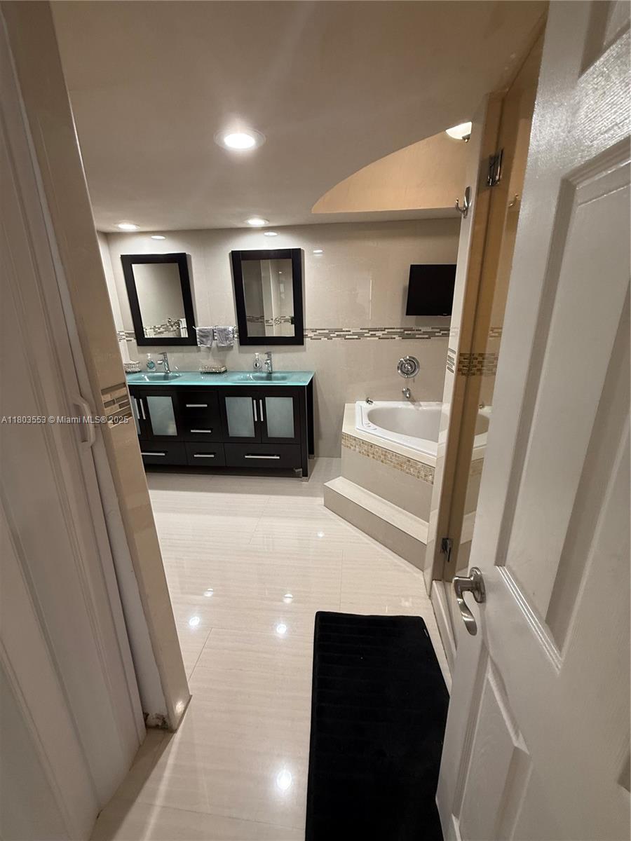 MALAGA TOWERS CONDO - Residential