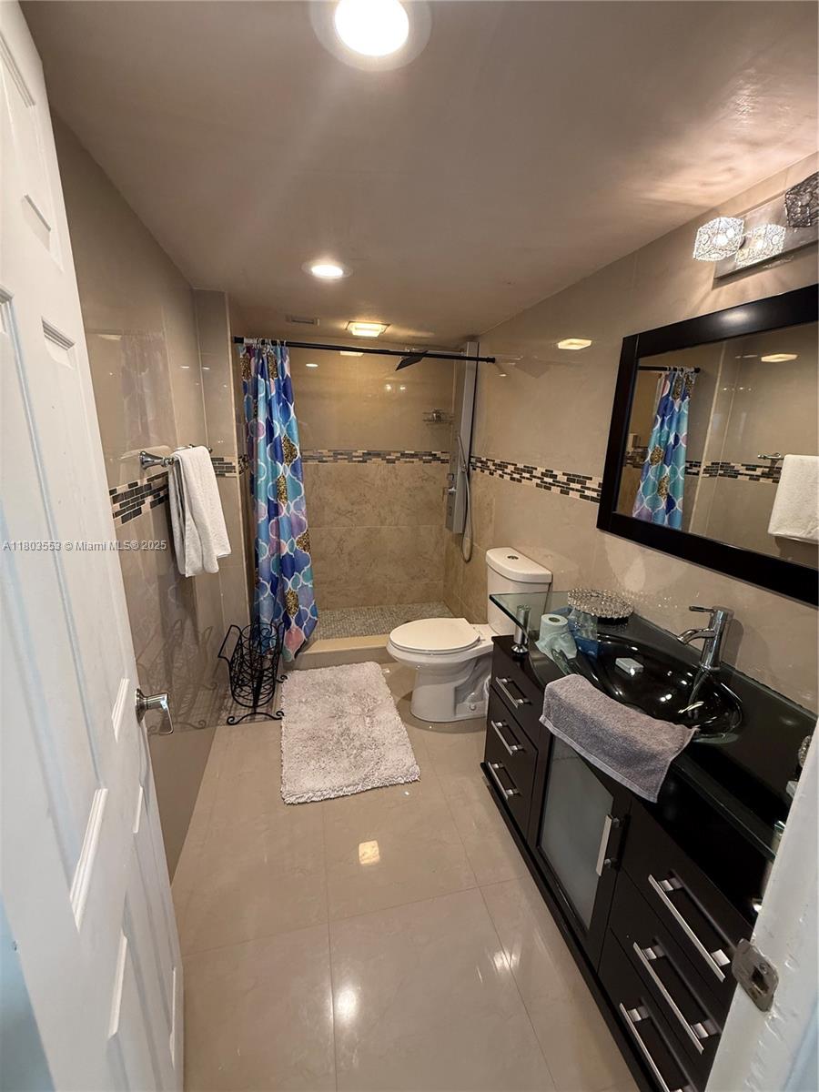 MALAGA TOWERS CONDO - Residential