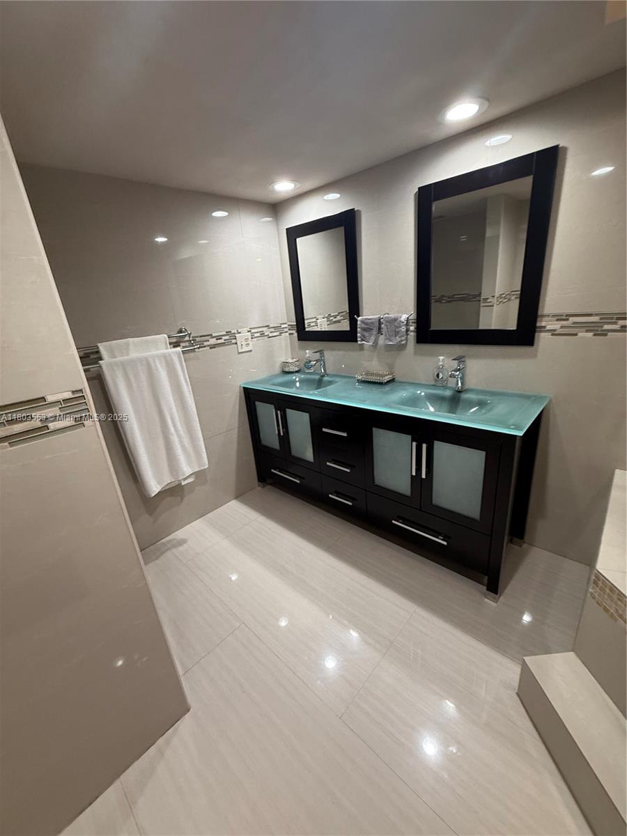 MALAGA TOWERS CONDO - Residential
