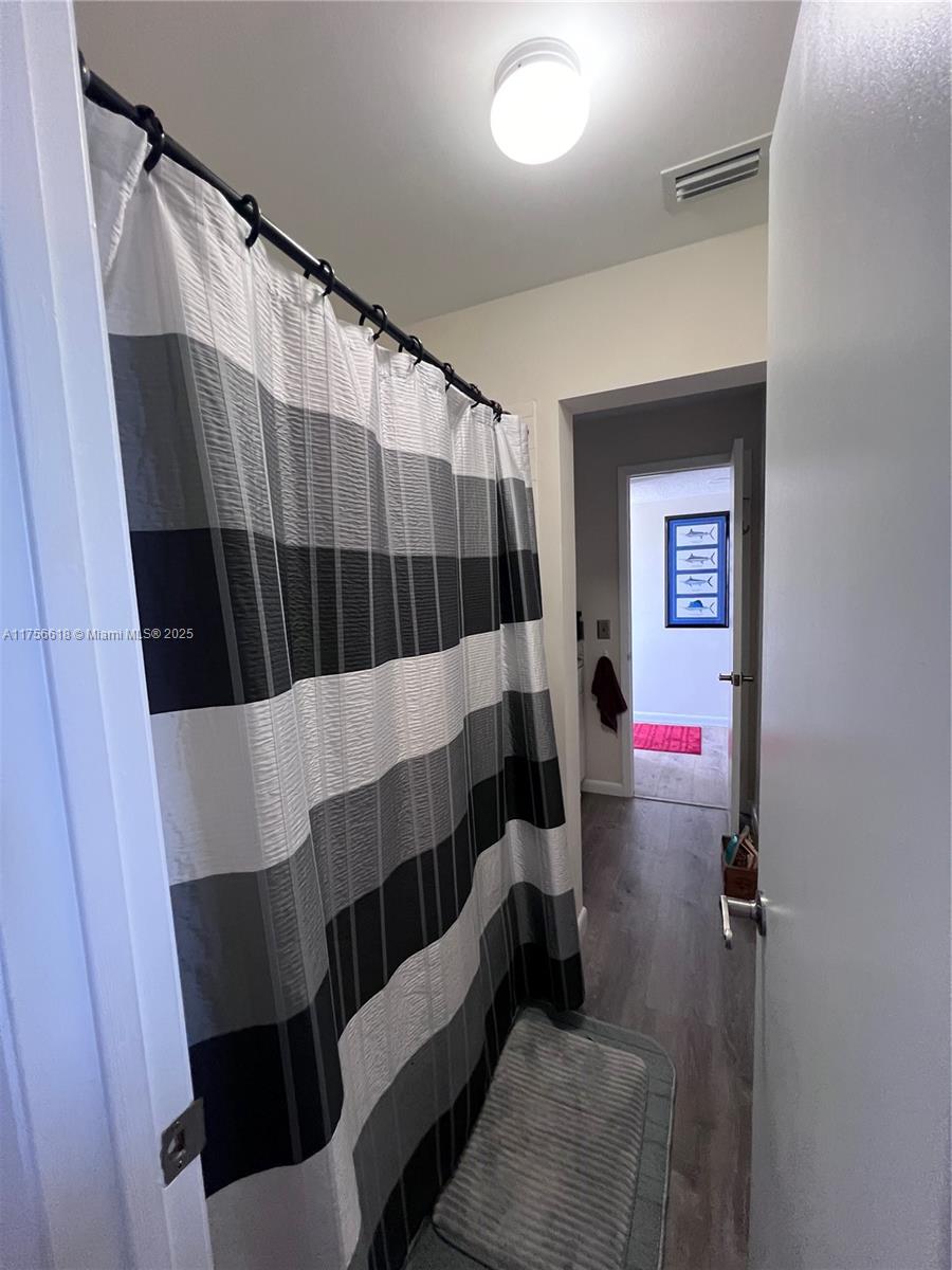 LAKESHORE CONDO 7 - Residential