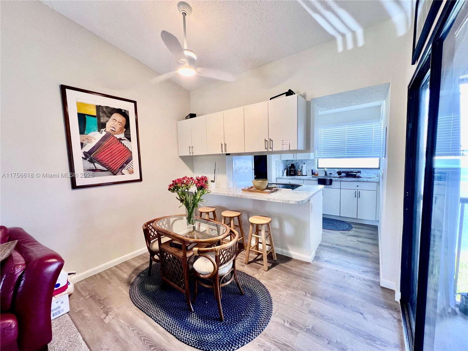 LAKESHORE CONDO 7 - Residential