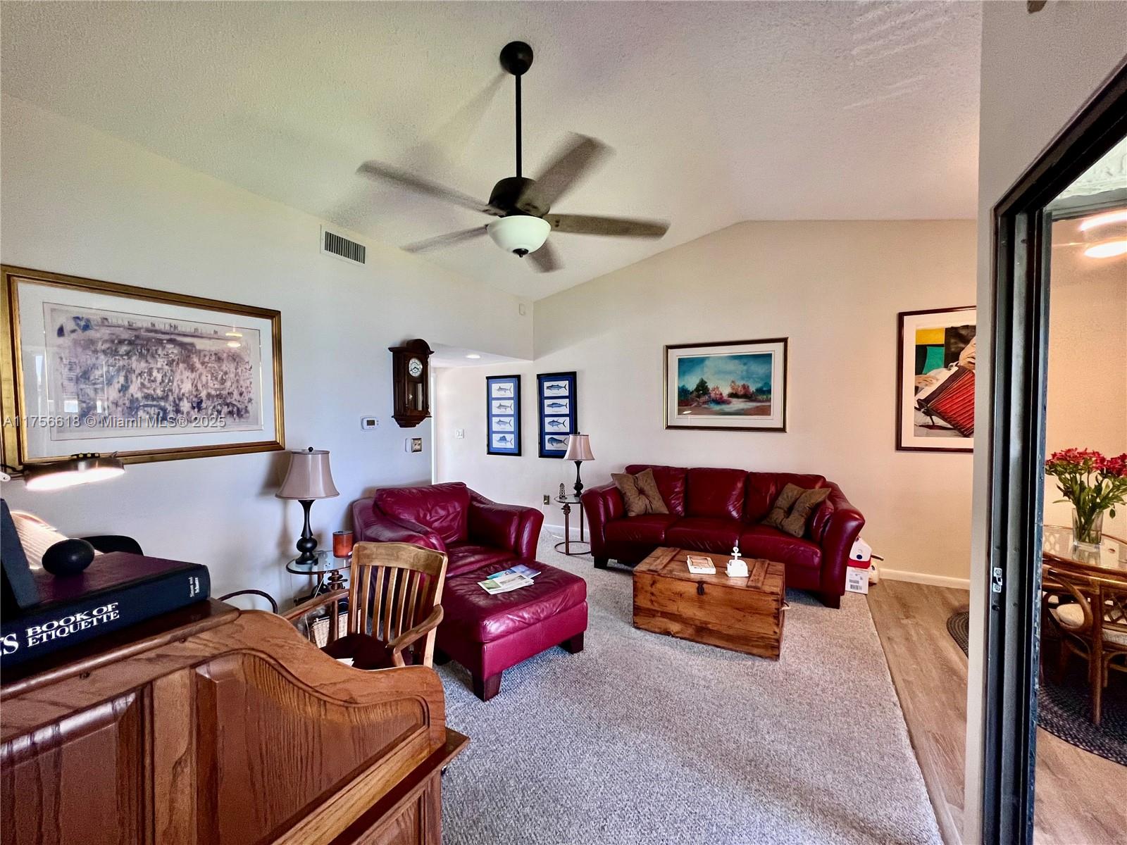 LAKESHORE CONDO 7 - Residential